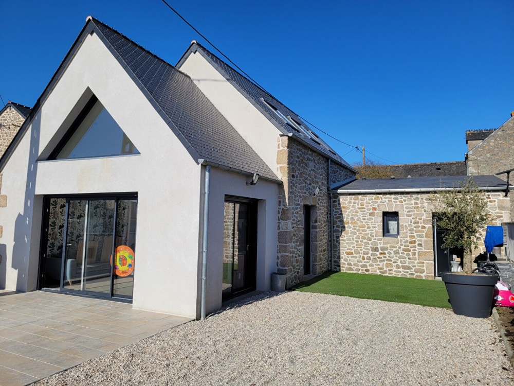 REVILLE - Superbe maison récente F3 en pierre proche de la mer